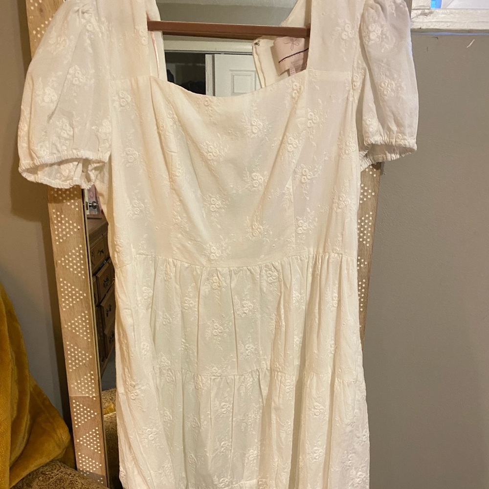 White puff sleeve midi dress with floral embroider